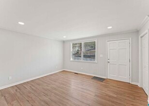 Building Photo - 1000 Jacque Cir