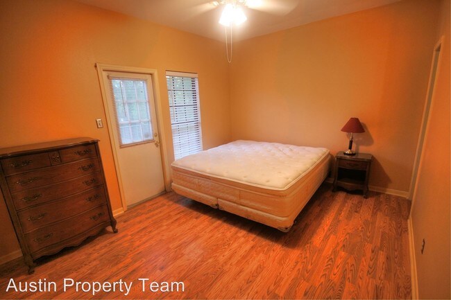 Building Photo - 1307 Kinney Ave
