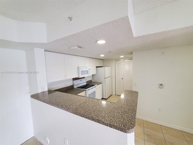 Foto del edificio - 5041 Wiles Rd