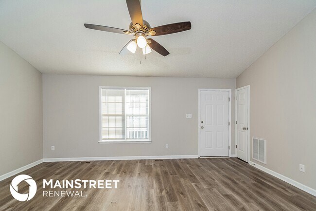 Foto del edificio - 5129 Peakwood Dr