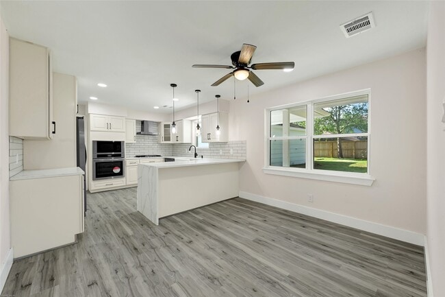 Building Photo - 7707 12 Fairway Ln