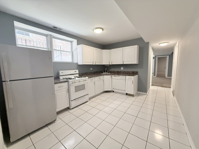 Building Photo - 2536 W Augusta Blvd