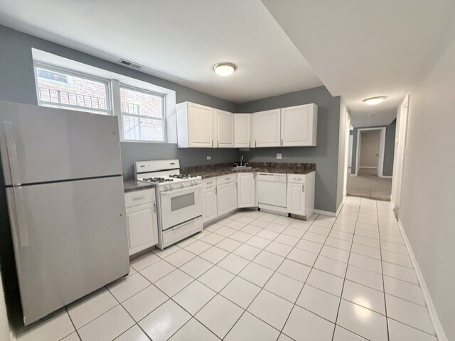 Foto del edificio - 2536 W Augusta Blvd