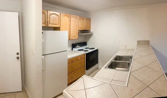 Building Photo - 707 W 96th Ave