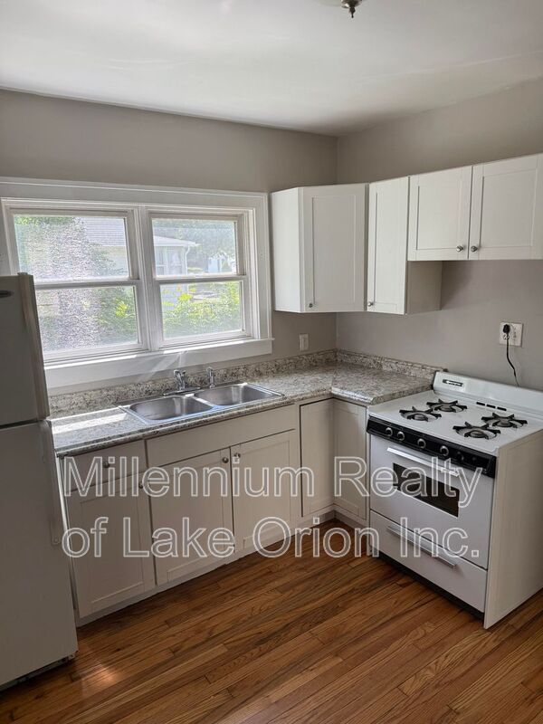 Building Photo - 57 E Beverly Ave