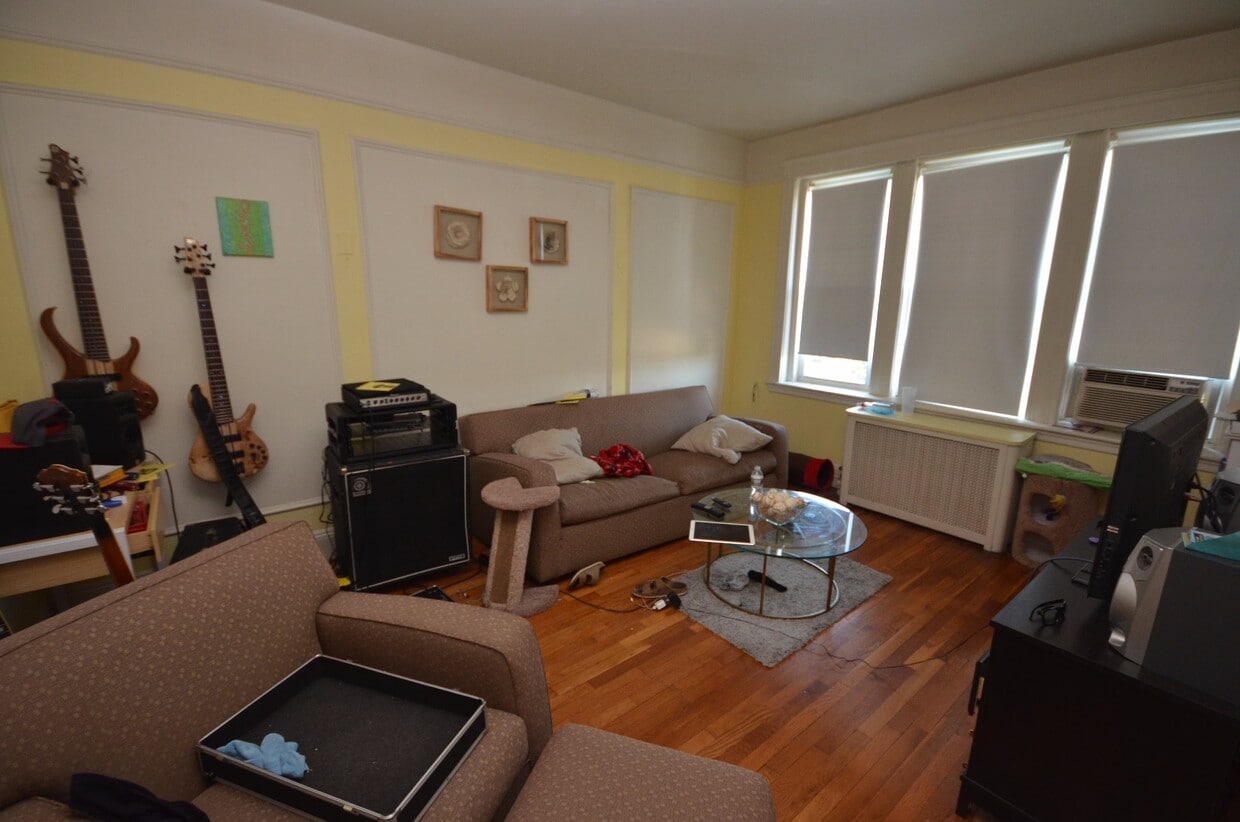 Primary Photo - 1711 Commonwealth Ave