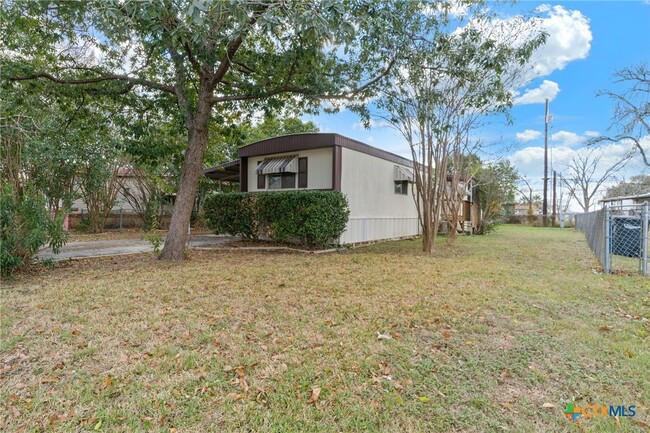 Building Photo - 1506 Honeysuckle Ln