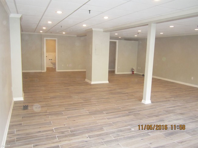Building Photo - 23 Tokeneke Rd