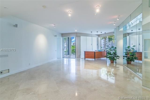 Foto del edificio - 3802 NE 207th St