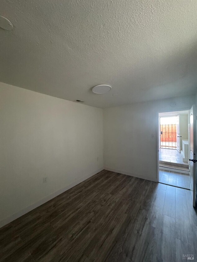 Foto principal - 637 Maine St