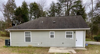 Building Photo - 13804 Circle Dr