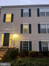 Building Photo - 104 Fort Evans Rd SE