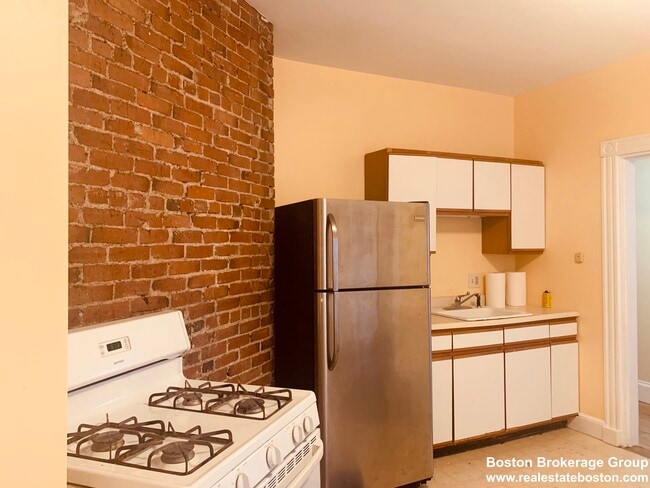 Building Photo - 861 Dorchester Ave