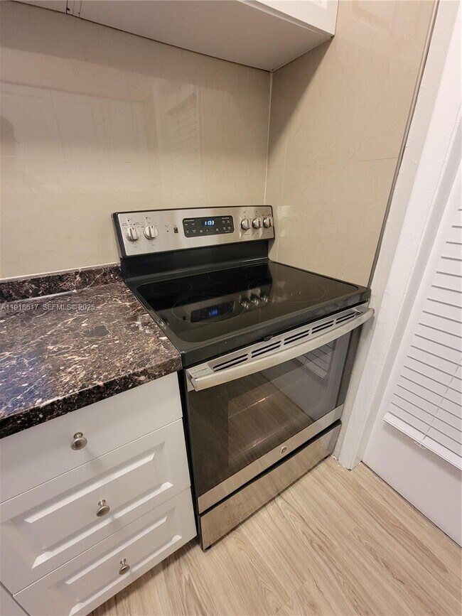 Foto del edificio - 835 Lenox Ave.