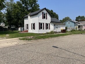 Building Photo - 324 Mitchell St