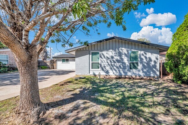 Foto del edificio - 1607 Butternut Ln