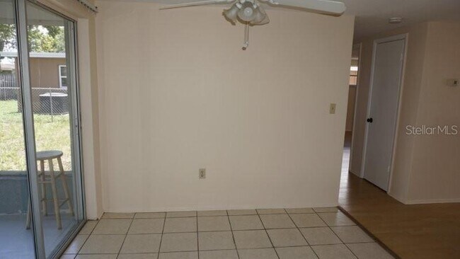 Foto del edificio - 7703 Topay Ln