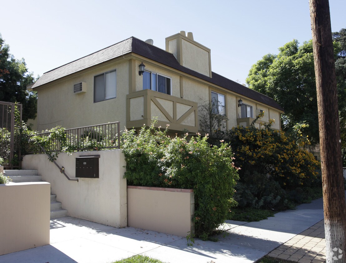 Primary Photo - 10760 Hortense St