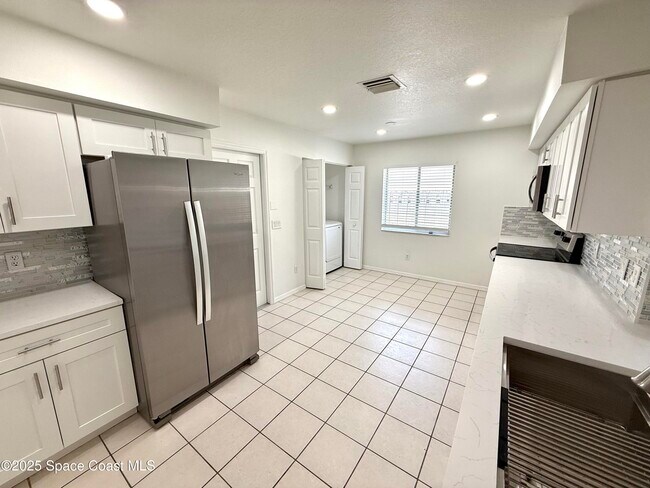 Foto del edificio - 4756 Silver Heron Dr