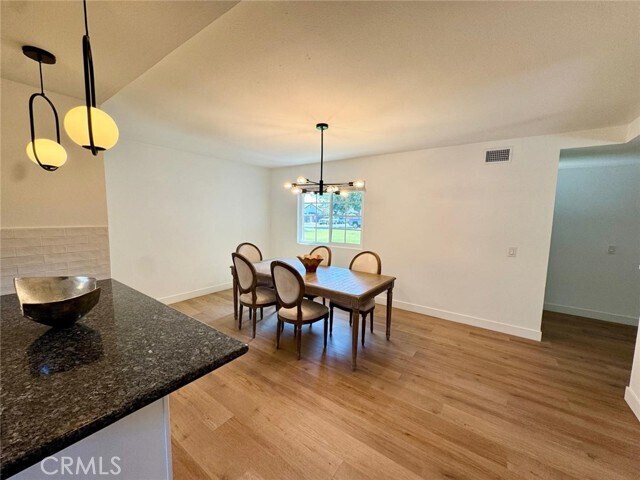 Foto del edificio - 1502 W Hemlock Way