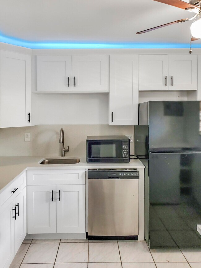 Building Photo - 2500 Fiore Way