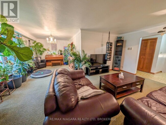 Photo du bâtiment - 4171 Fernwood Crescent