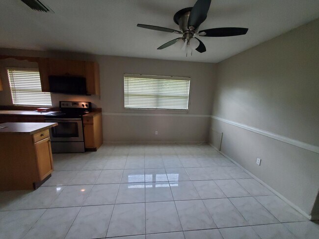 Building Photo - 2704 Walker Dr