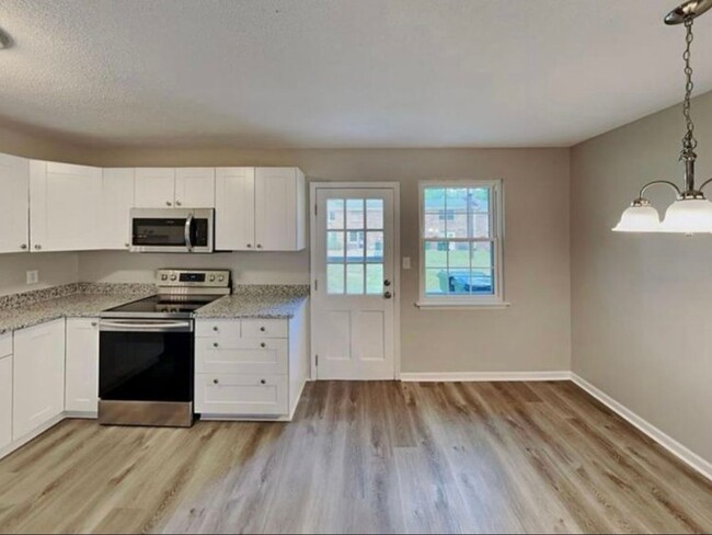 Foto del edificio - 2 Bedroom Townhome in Chapel Hill