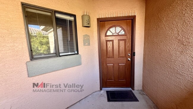 Building Photo - 2 Bedroom- 2 Bathroom Upstairs