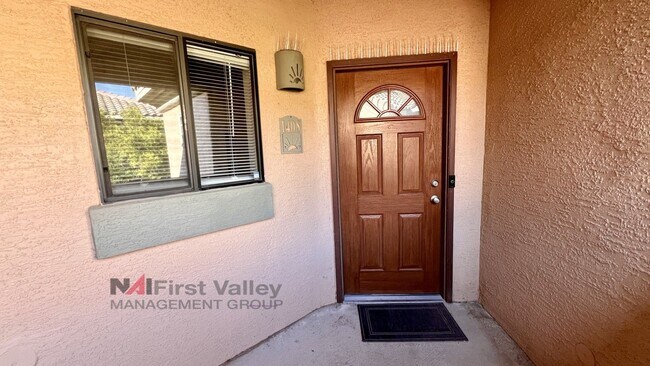 Foto del edificio - 2 Bedroom- 2 Bathroom Upstairs