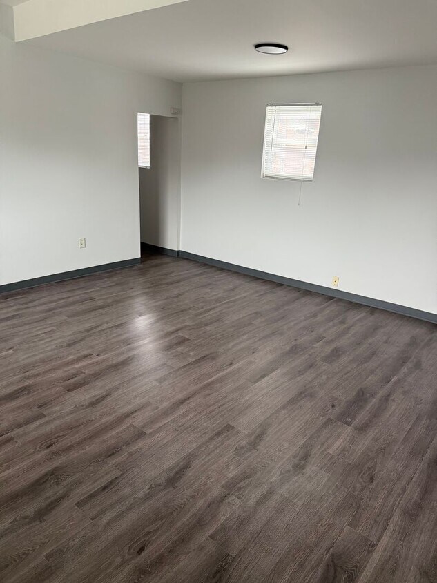 Building Photo - Now Leasing! Beautiful Studio.
