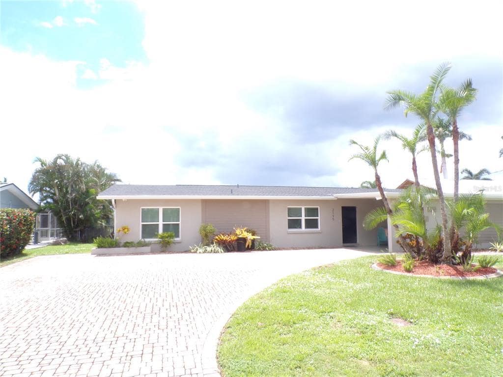 Primary Photo - 2195 Gulfview Rd