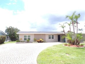 Building Photo - 2195 Gulfview Rd