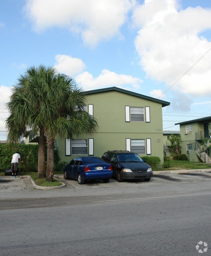 Building Photo - 2630 NW 8th Ct