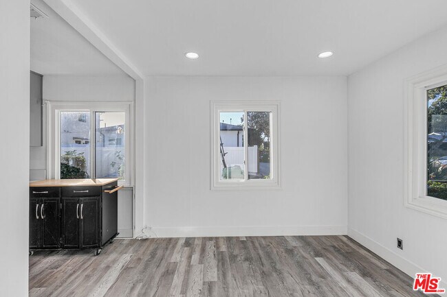 Building Photo - 13536 Hamlin St