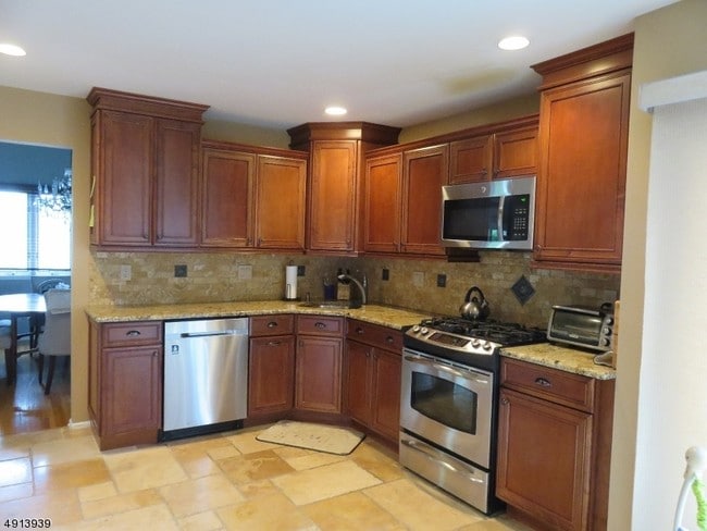 Building Photo - 49 Fowler Dr