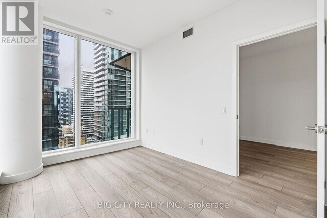 Photo du bâtiment - 110 Broadway Ave