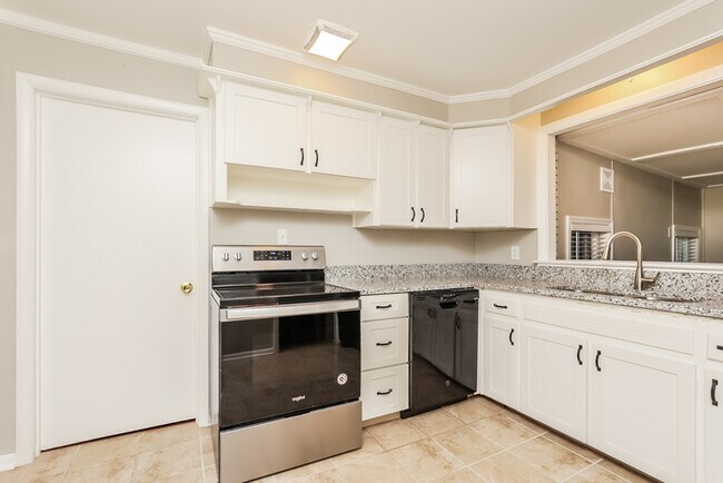 Building Photo - Renovated 3BR/1.5BA in Bellshire Estates!