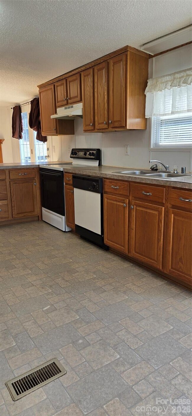 Foto del edificio - 16554 Silver Rd