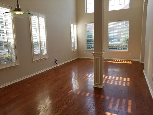 Building Photo - 18040 Firecrest Ct