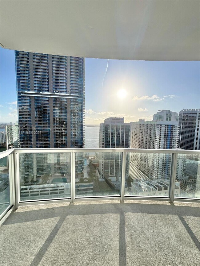 Building Photo - 1060 Brickell Ave