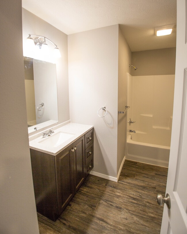 Building Photo - 807 E Windmill Dr