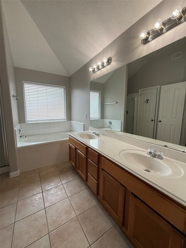 Foto del edificio - 5726 Rocky Trail Dr