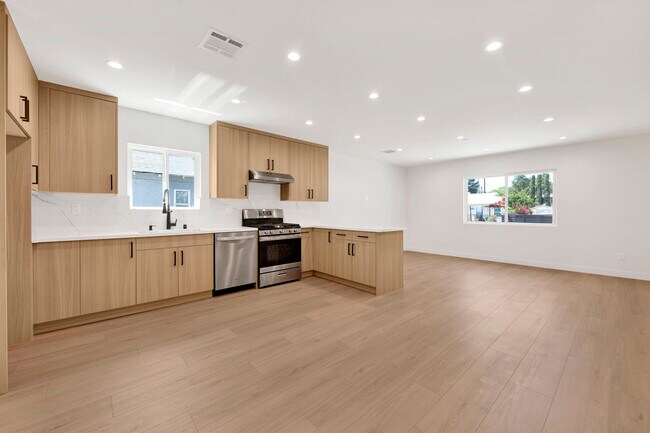 Foto del edificio - 6712 1/2 St Clair Ave