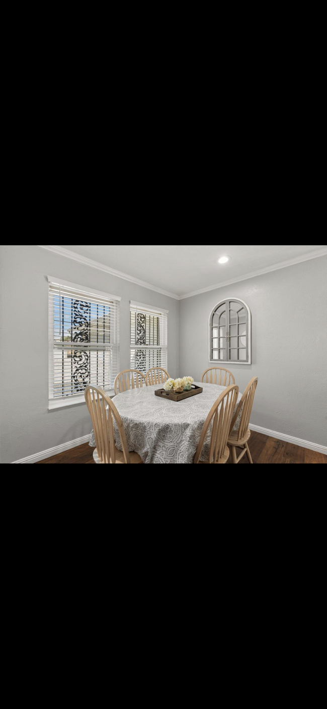 Foto del edificio - 12100 Woodland Ave NE