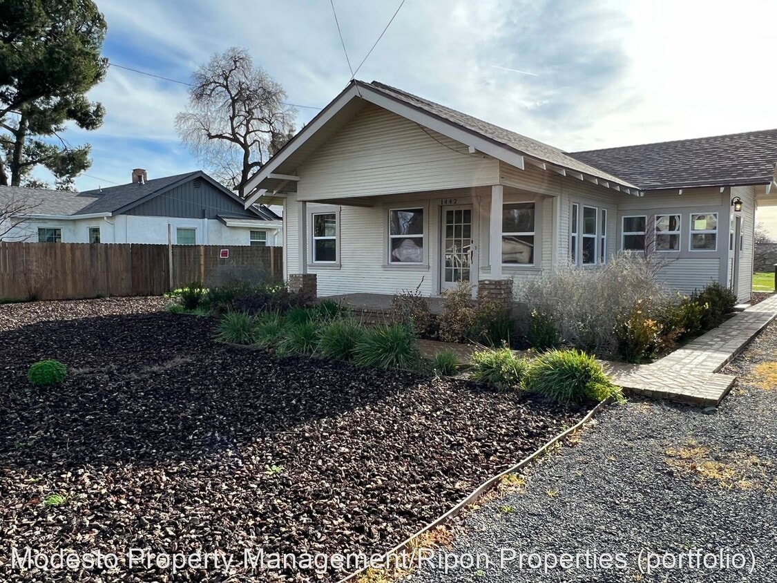 Foto principal - 3 br, 1 bath House - 1442 Scenic Dr