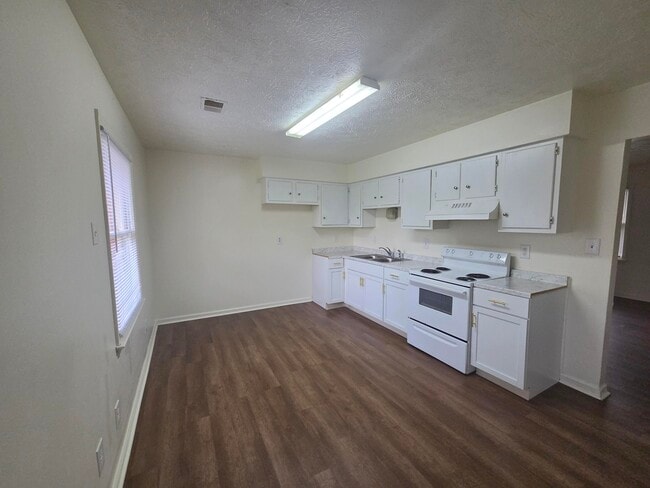 Building Photo - 3777 Red River Dr