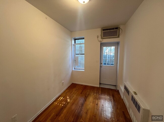 Building Photo - 425 E 65th St