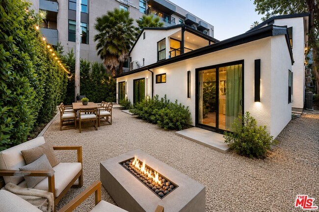 Foto del edificio - 6136 Carlos Ave