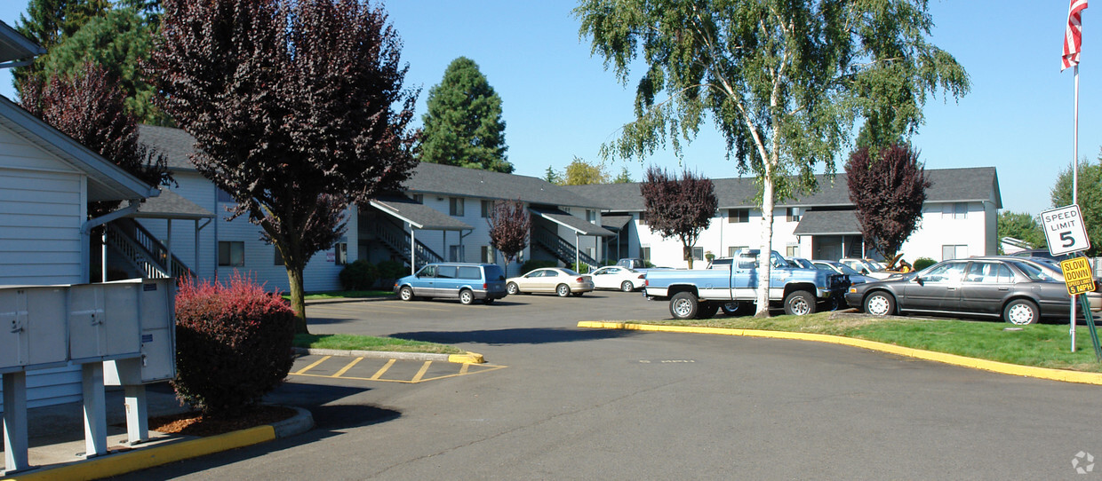 Primary Photo - Lancaster Park Apartments